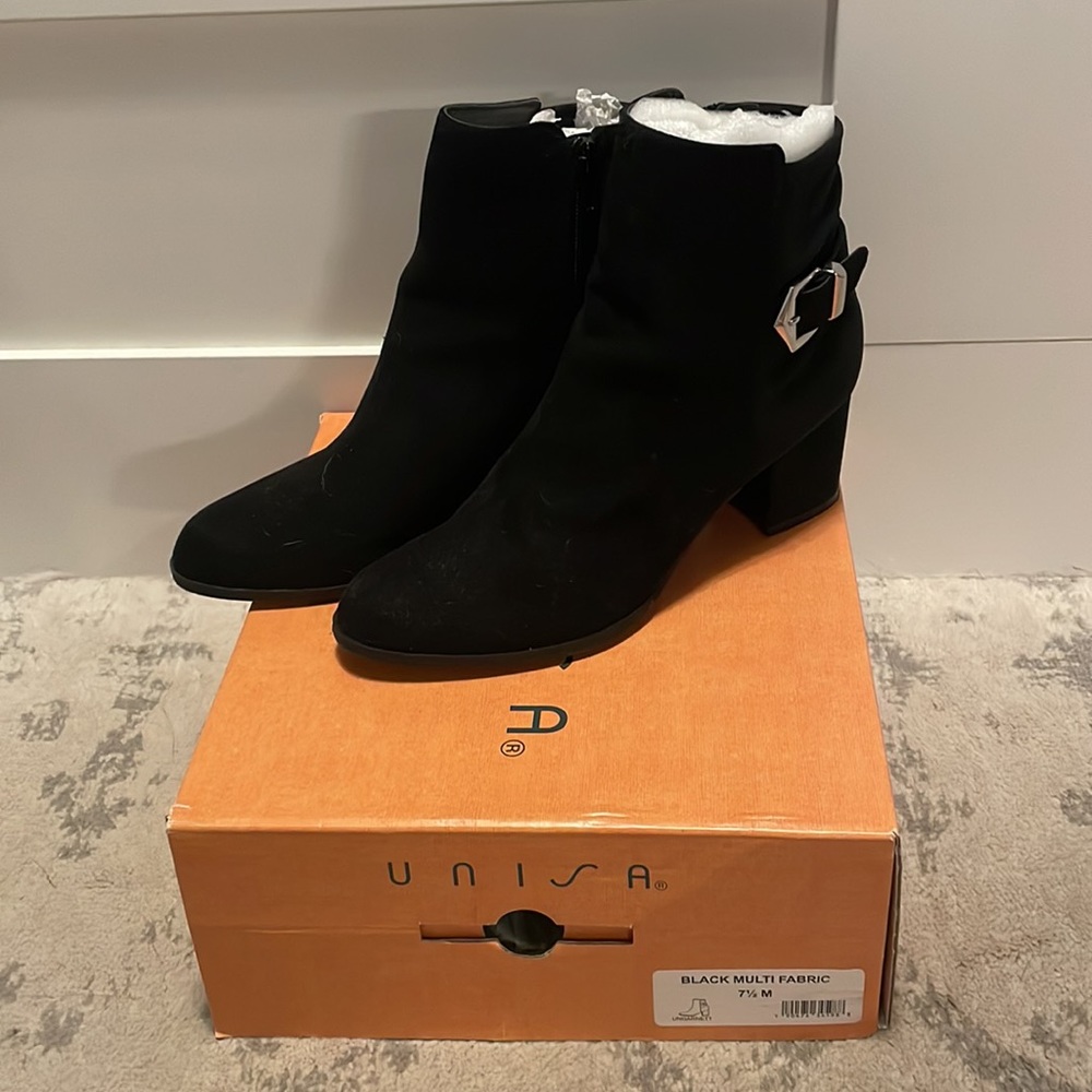 Unisa ankle suede buckle boots 7.5M - Ungarnett
